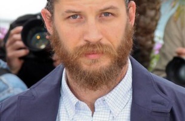 Tom Hardy z coraz dłuższą brodą (FOTO)