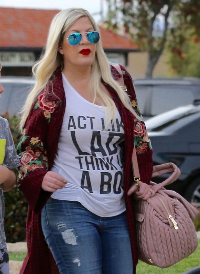 Torri Spelling z pięciorgiem dzieci na obiedzie (ZDJECIA)