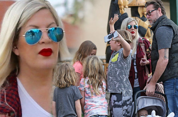 Torri Spelling z pięciorgiem dzieci na obiedzie (ZDJĘCIA)