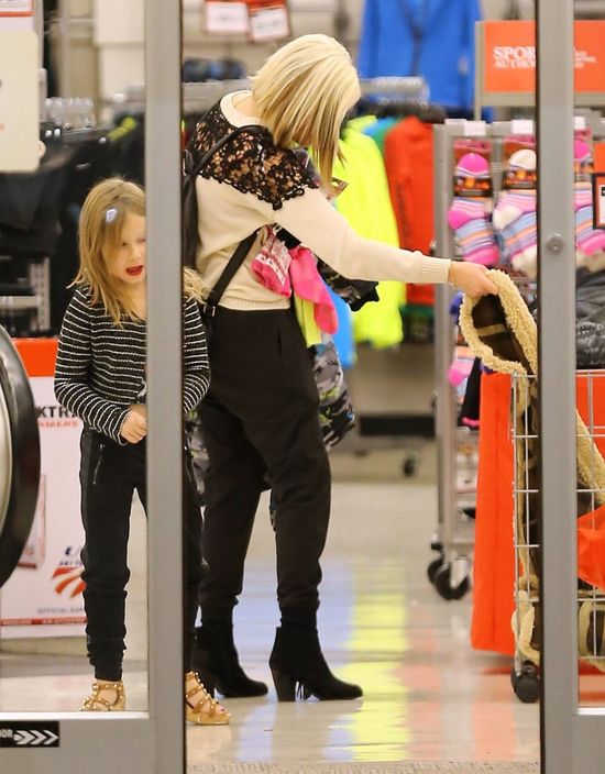Tori Spelling szaleje na wyprzedażach (FOTO)