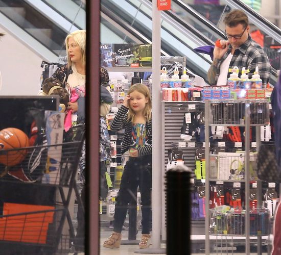 Tori Spelling szaleje na wyprzedażach (FOTO)