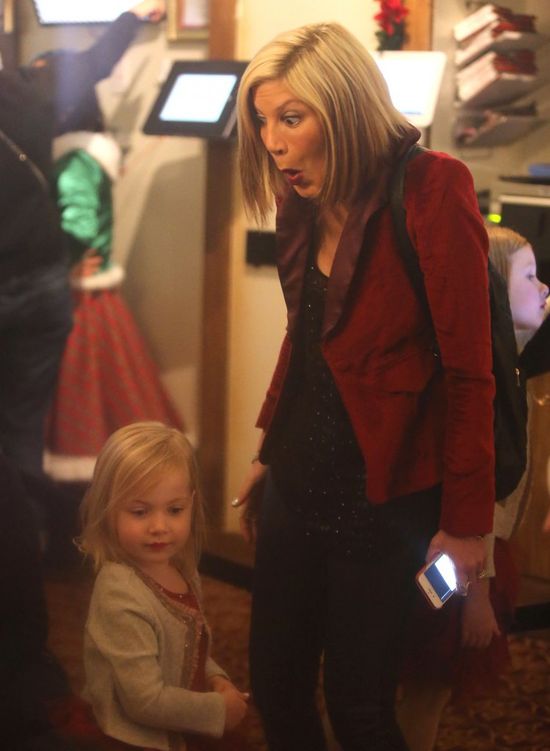 Tori Spelling udaje rodzinną sielankę (FOTO)