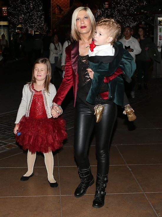 Tori Spelling udaje rodzinną sielankę (FOTO) Tori Spelling udaje rodzinną sielankę (FOTO)