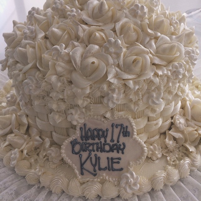 Celebryci chwalą się NIESAMOWITYMI... tortami! (FOTO)