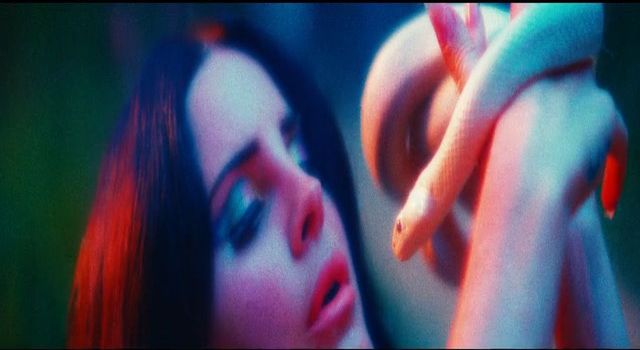 Lana Del Rey w KONTROWERSYJNYM filmie Tropico (VIDEO) Lana Del Rey w KONTROWERSYJNYM filmie Tropico (VIDEO)
