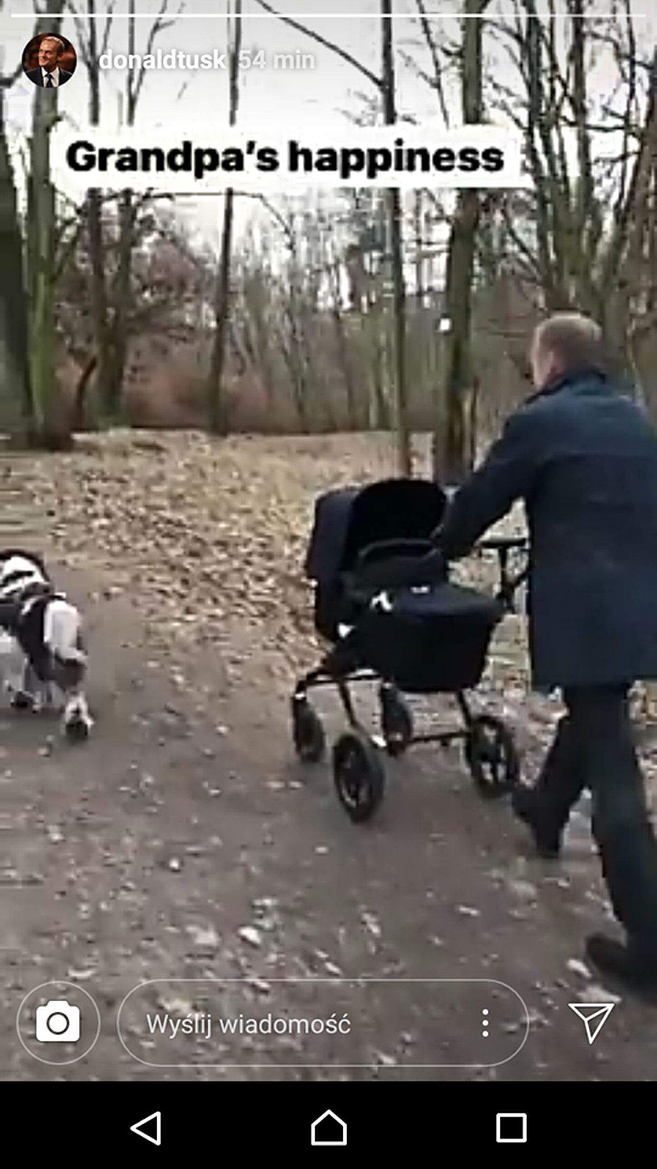 Donald Tusk pokazał zdjęcia ze spaceru wnuczką, córką Kasi Tusk Donald Tusk pokazał zdjęcia ze spaceru wnuczką, córką Kasi Tusk