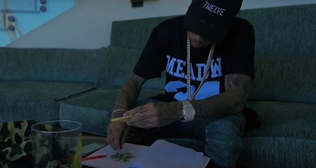 Kylie i Tyga całują się w jego nowym klipie! (FOTO) Kylie i Tyga całują się w jego nowym klipie! (FOTO)