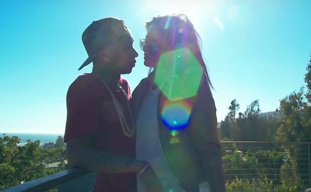 Kylie i Tyga całują się w jego nowym klipie! (FOTO) Kylie i Tyga całują się w jego nowym klipie! (FOTO)