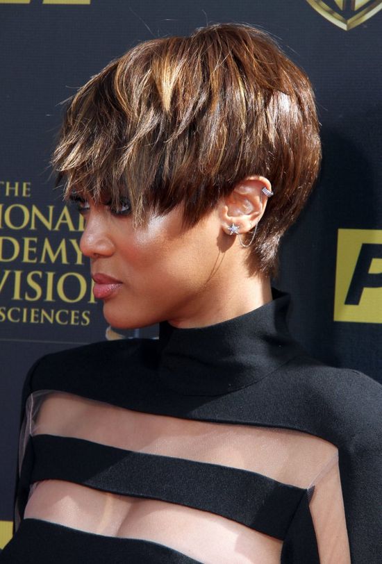 Tyra Banks długo nie wytrzymała z takimi włosami (FOTO) Tyra Banks długo nie wytrzymała z takimi włosami (FOTO)