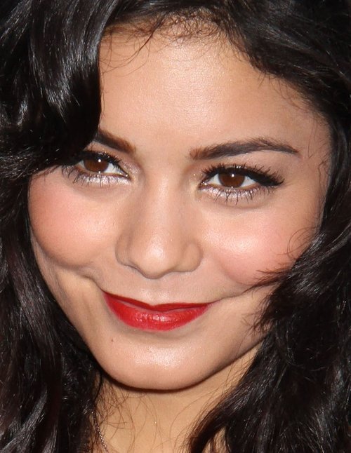 Nicholas Cage wyżywał się na Vanessie Hudgens? Nicholas Cage wyżywał się na Vanessie Hudgens?