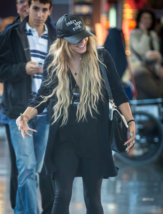 Naturalna twarz i sztuczne włosy Vanessy Hudgens (FOTO)