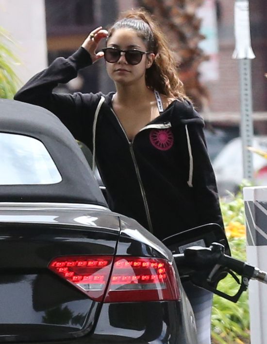 Vanessa Hudgens tankuje (FOTO)