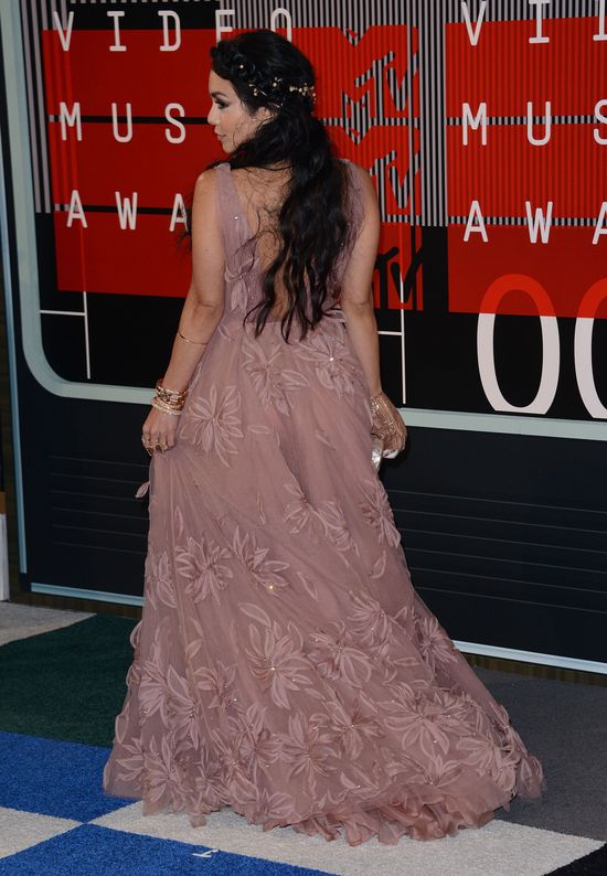 Z okazji MTV VMA przystroiła nawet gips (FOTO) Z okazji MTV VMA przystroiła nawet gips (FOTO)