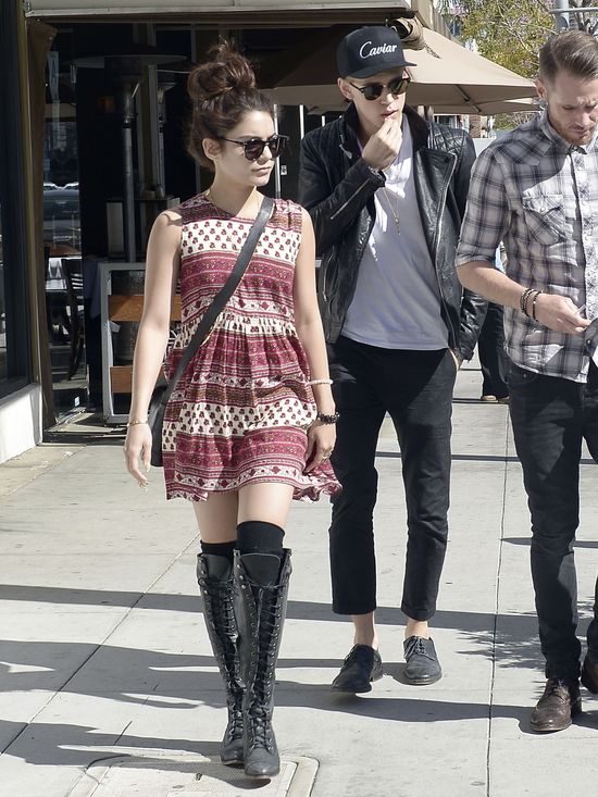 Czy Vanessie Hudgens nie jest gorąco?