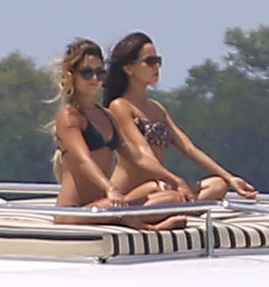 Vanessa Hudgens wypoczywa na jachcie (FOTO)