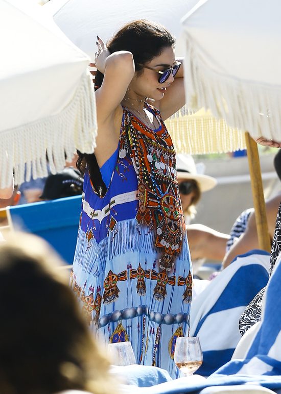 Vanessa Hudgens w kostiumie kąpielowym na plaży (FOTO) Vanessa Hudgens w kostiumie kąpielowym na plaży (FOTO)