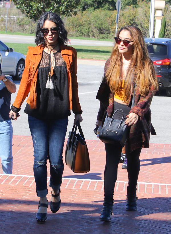 Paparazzi nie odpuszczają Vanessie Hudgens przed pogrzebem