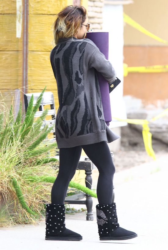 Vanessa Hudgens robi show na stacji benzynowej (FOTO)