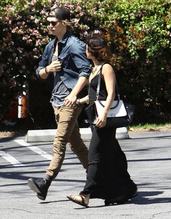 Vanessa Hudgens z chłopakiem na randce (FOTO)