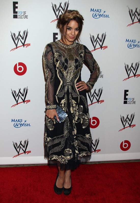 Vanessa Hudgens wygląda jak choinka (FOTO) Vanessa Hudgens wygląda jak choinka (FOTO)