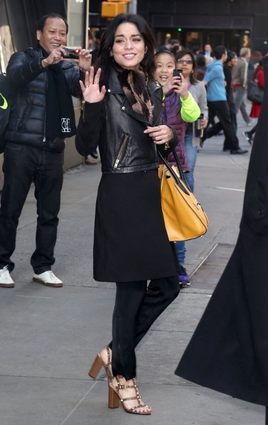 Kurtka, sukienka, spodnie i sandały? (FOTO) Kurtka, sukienka, spodnie i sandały? (FOTO)