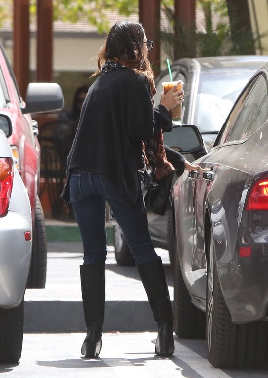 Vanessa Hudgens chętnie pokazuje swoją szczupłą sylwetkęFOTO Vanessa Hudgens chętnie pokazuje swoją szczupłą sylwetkęFOTO