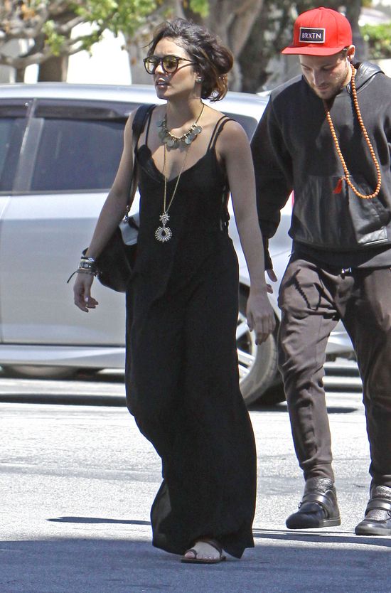 Vanessa Hudgens z chłopakiem na randce (FOTO) Vanessa Hudgens z chłopakiem na randce (FOTO)