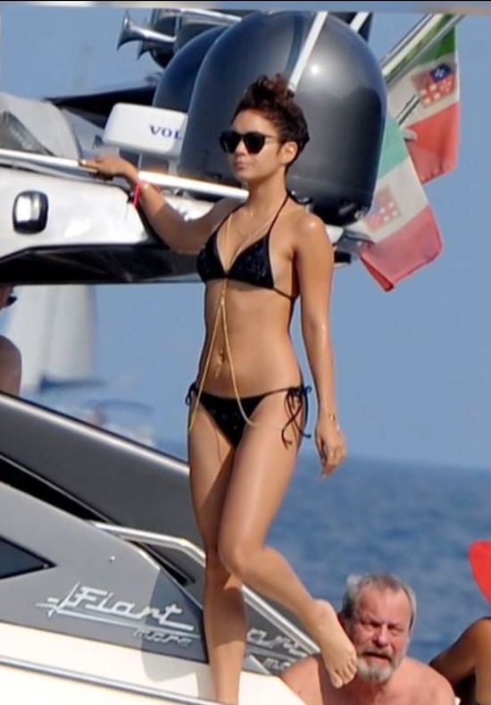 Vanessa Hudgens w bikini (FOTO+VIDEO) Vanessa Hudgens w bikini (FOTO+VIDEO)