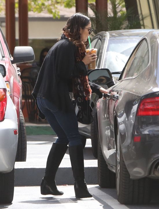 Vanessa Hudgens chętnie pokazuje swoją szczupłą sylwetkęFOTO Vanessa Hudgens chętnie pokazuje swoją szczupłą sylwetkęFOTO