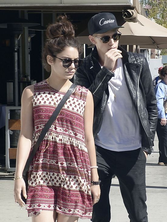 Czy Vanessie Hudgens nie jest gorąco? (FOTO)