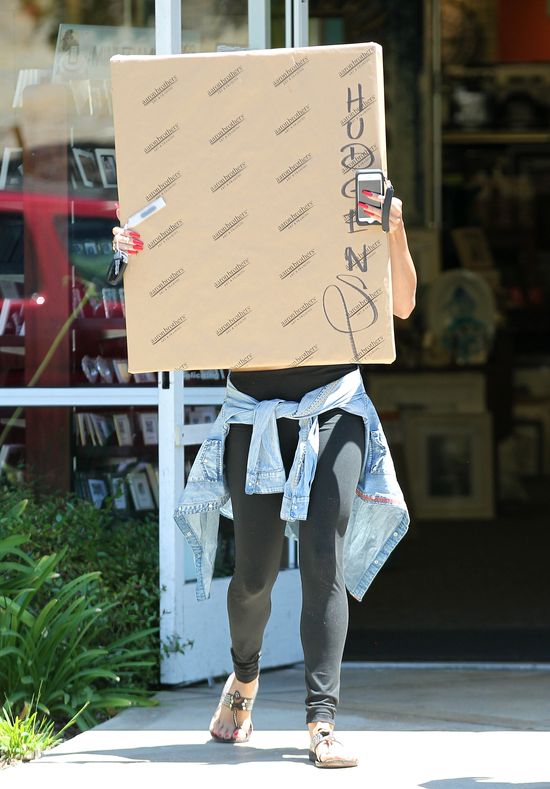 Vanessa Hudgens robiła wszystko, by nie pokazać, że... (FOTO