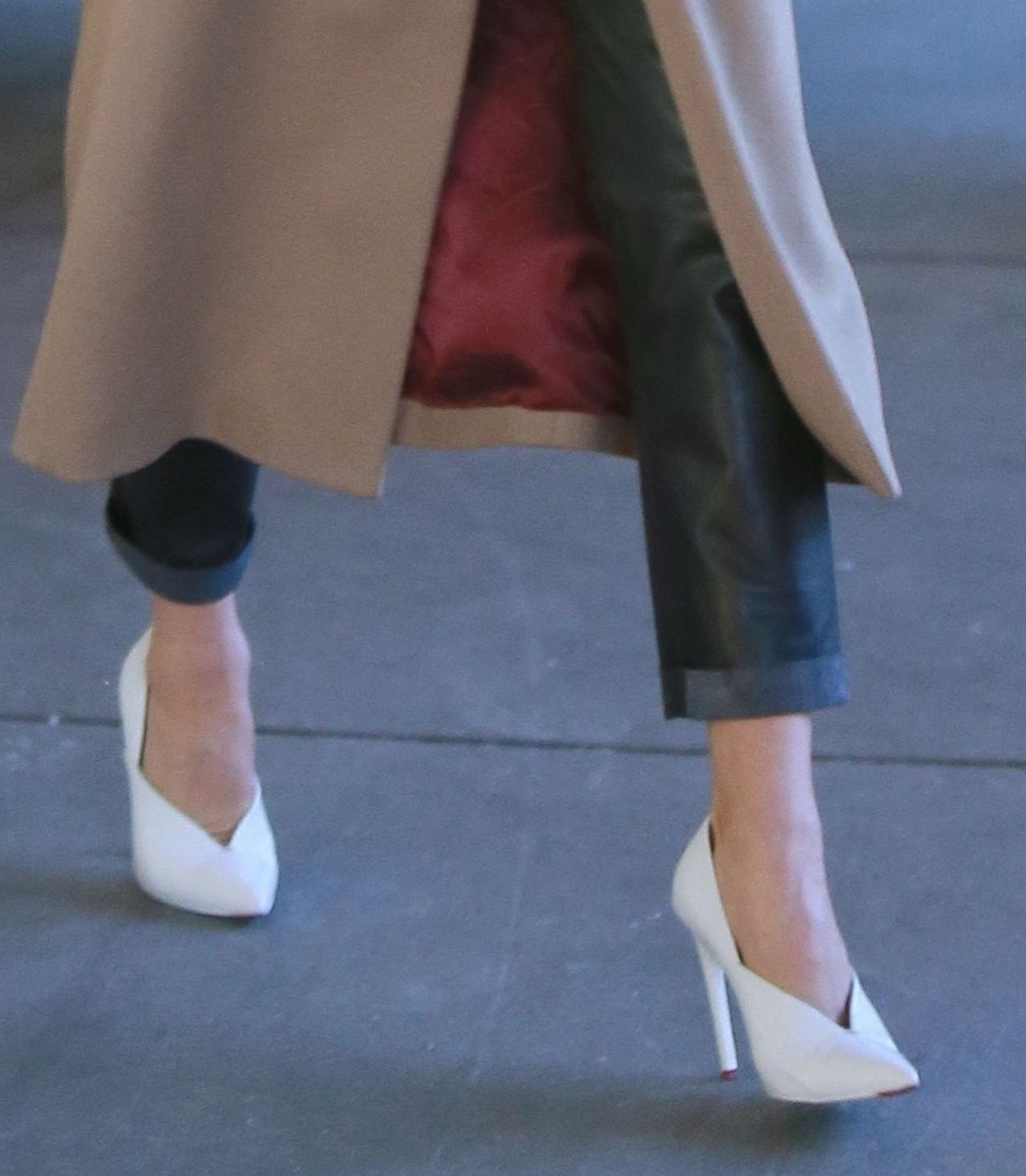 Victoria Beckham lansuje modę na te buty - wiosną będzie szał? (ZDJĘCIA)