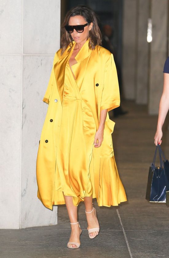 Victoria Beckham ukrywa ciążowy brzuszek pod obszernym płaszczem? (FOTO) Victoria Beckham ukrywa ciążowy brzuszek pod obszernym płaszczem? (FOTO)