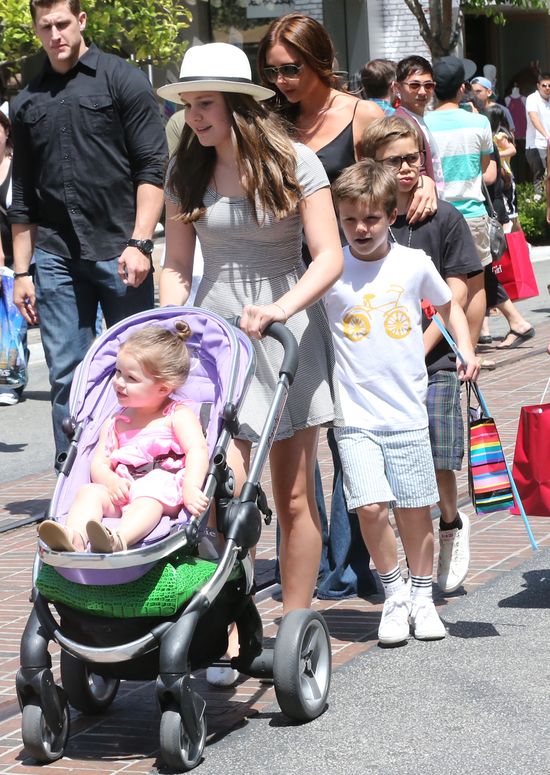 Victoria Beckham z dziećmi na zakupach (FOTO)