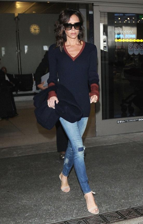 Ile waży Victoria Beckham? Po czwórce dzieci ma figurę 20-latki! (FOTO) Ile waży Victoria Beckham? Po czwórce dzieci ma figurę 20-latki! (FOTO)