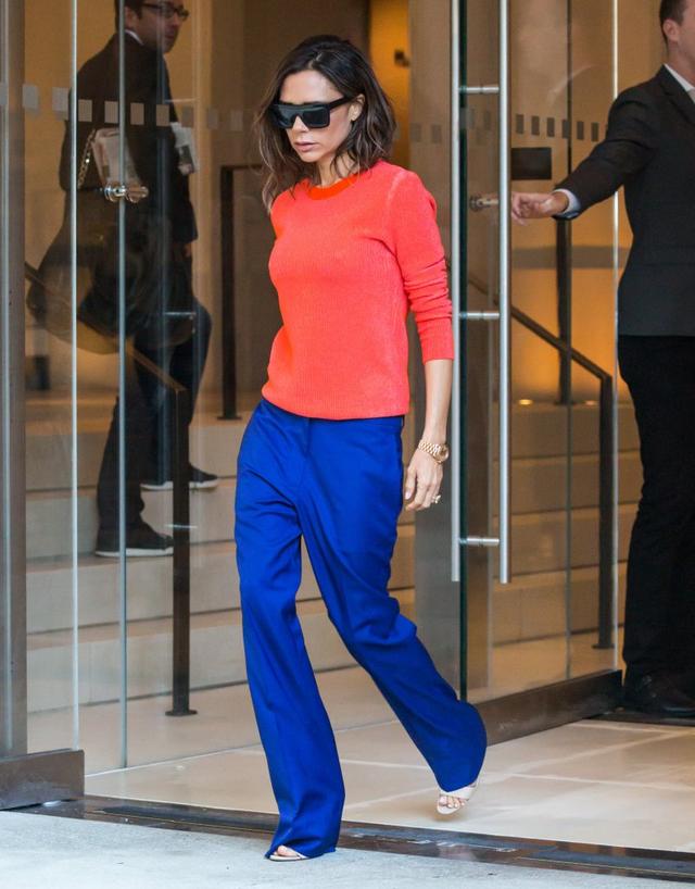 Ubrana od stóp do głów? Nie szkodzi - spójrzcie na reakcje mężczyzn (FOTO) Ubrana od stóp do głów? Nie szkodzi - spójrzcie na reakcje mężczyzn (FOTO)