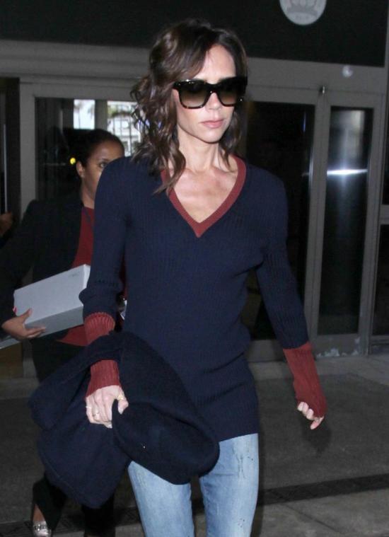 Ile waży Victoria Beckham? Po czwórce dzieci ma figurę 20-latki! (FOTO)