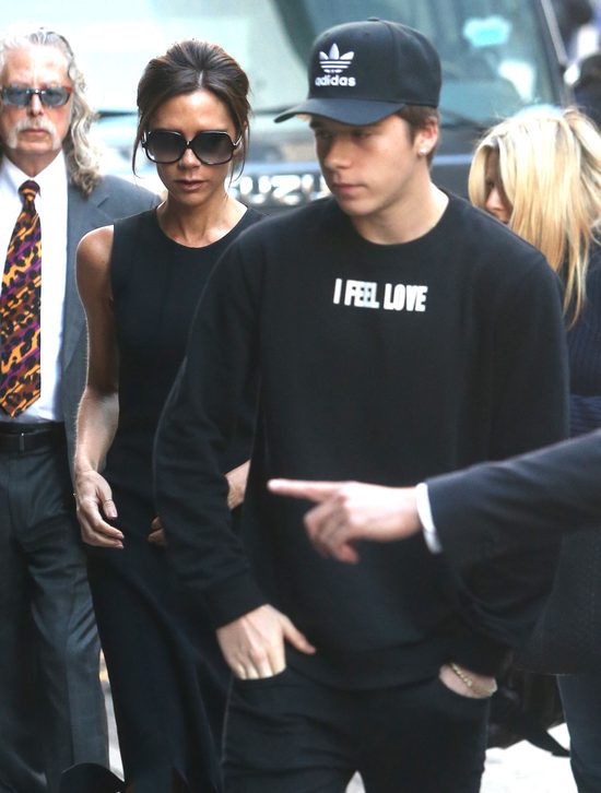 Gdy zdejmie okulary, Victoria Beckham nie wygląda najlepiej 
