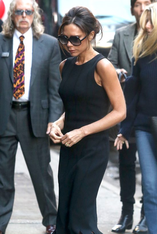 Gdy zdejmie okulary, Victoria Beckham nie wygląda najlepiej 