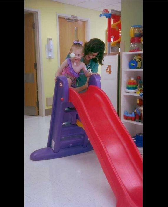 3-letnia Victoria wyproszona z KFC, bo jej twarz straszy