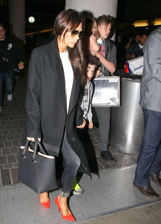 Victoria Beckham opiekę nad Harper powierza synowi (FOTO)