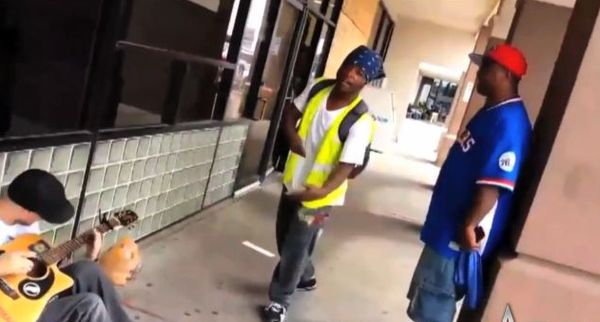 Historia o ulicznym grajku, który dzięki internetowi... Historia o ulicznym grajku, który dzięki internetowi...