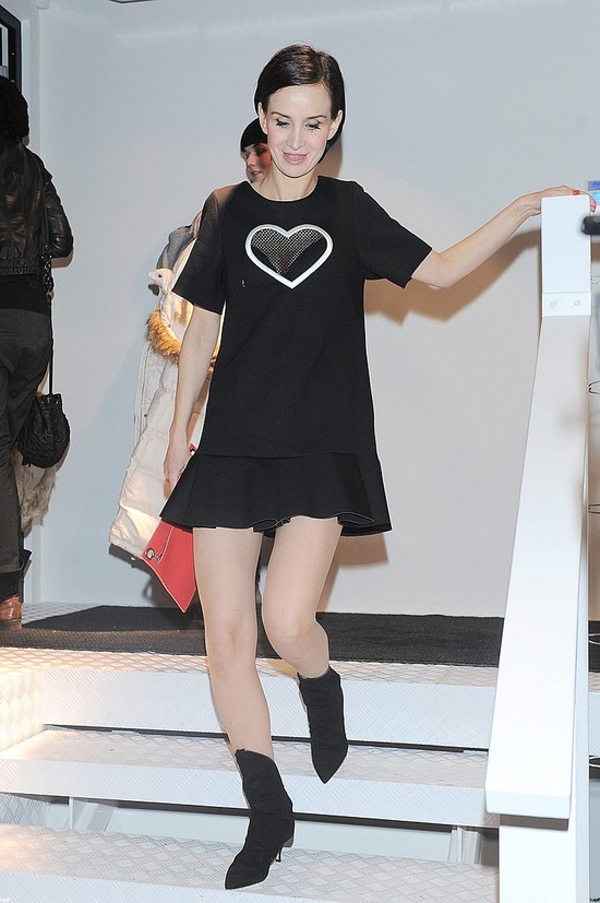 Czy Viola Kołakowska przyszła w koszulce nocnej?