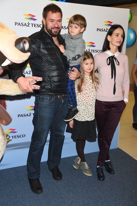 Śmiała się z blogerek, a sama zabrała na ściankę całą rodzinę