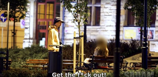 Szok! To video pokazuje, jak kobiety lecą na kasę (VIDEO)