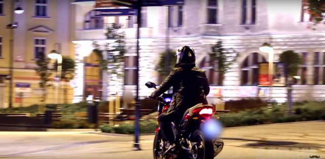 Szok! To video pokazuje, jak kobiety lecą na kasę (VIDEO)