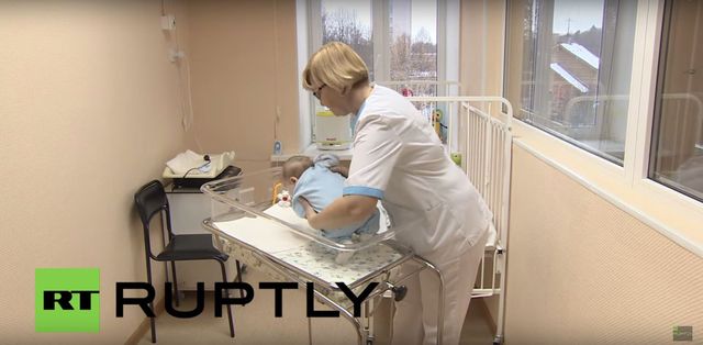 Ten kot uratował noworodka przed śmiercią (VIDEO) Ten kot uratował noworodka przed śmiercią (VIDEO)