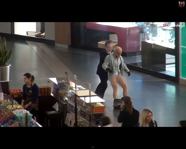 Czy ten dziadek oszalał? Łowi ryby w Tesco! [VIDEO]