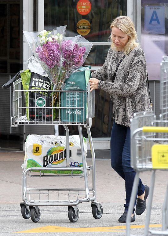 Naomi Watts przyłapana bez makijażu (FOTO)