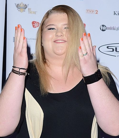 Weronika Grycan w sukience z rozcięciem do uda (FOTO)